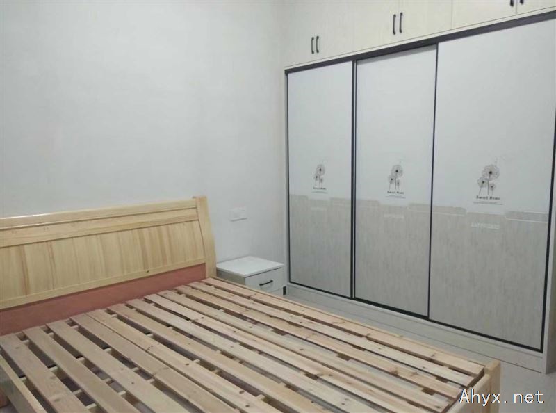 思源学校和中州小学旁，两室一厅一卫，带停车场，水电独立