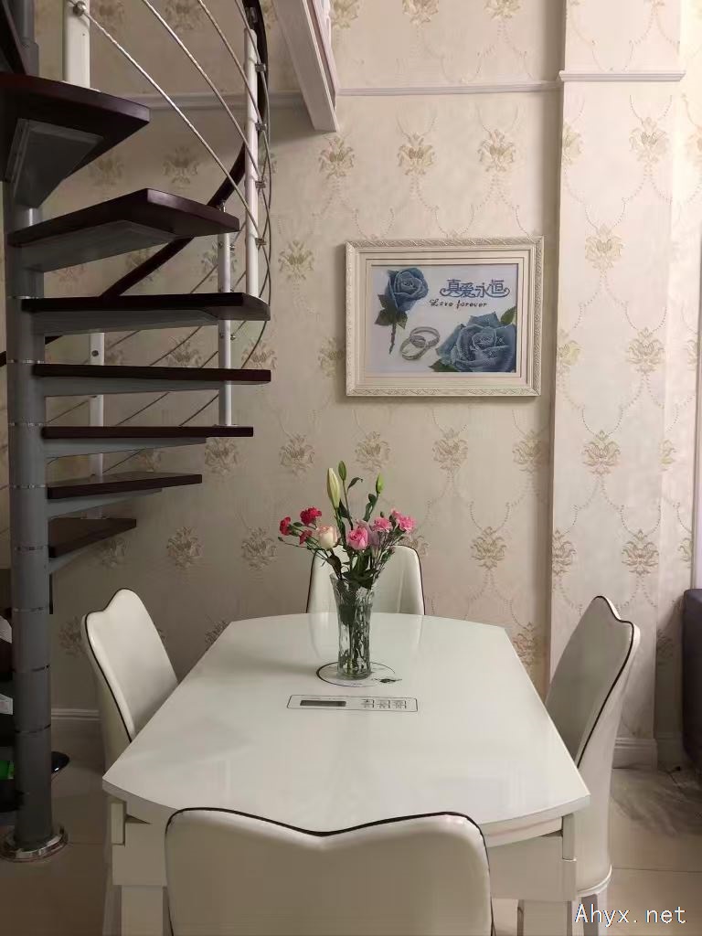 新县医院旁边五楼高端精装房(带阁楼)对外出租!