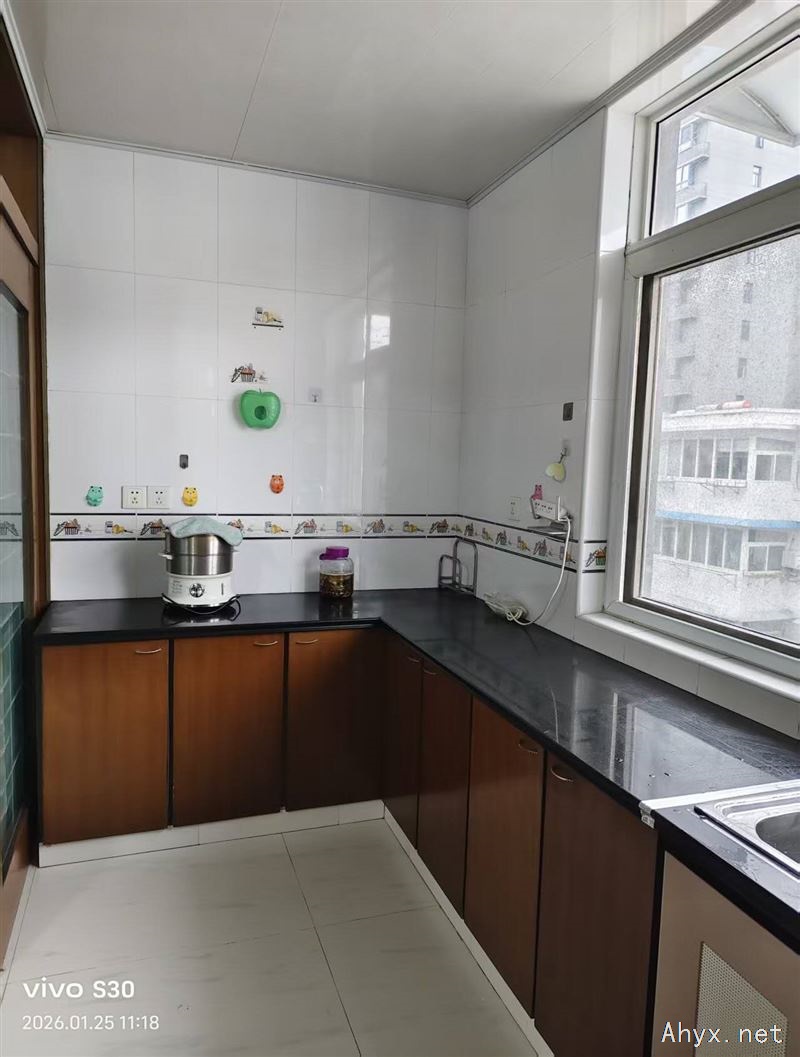 城东林棕厂小区三室两厅房子出租，拎包入住。15155603828