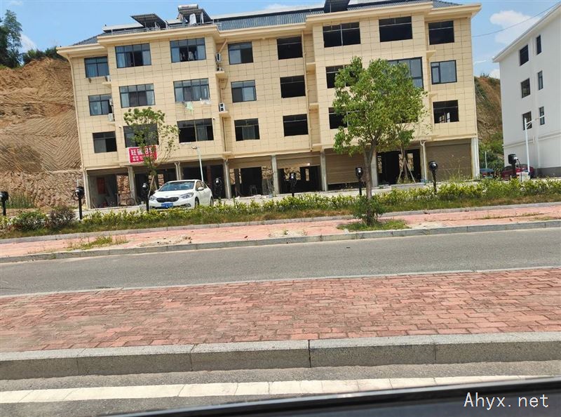 【房屋出租】新岳中附近，两室一厅，领包入住，设施齐全