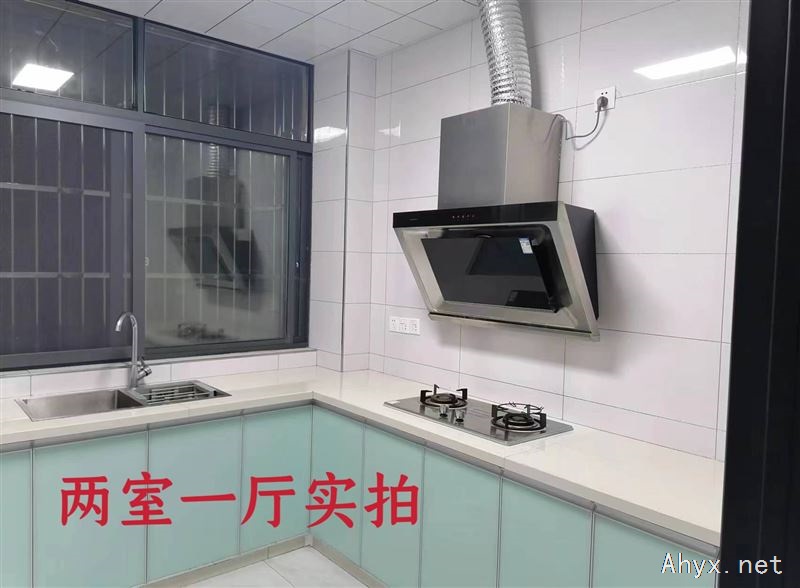 新车站附近两室一厅房屋出租